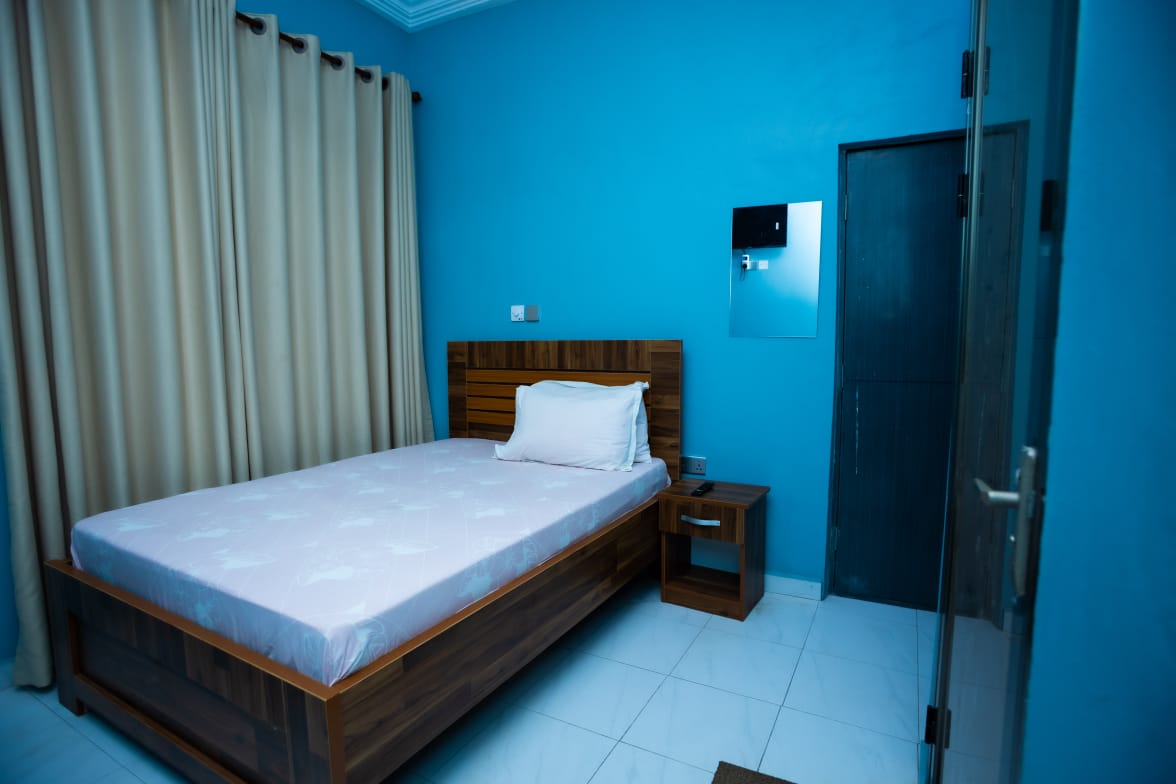 Block D Room double bed with wooden headboard