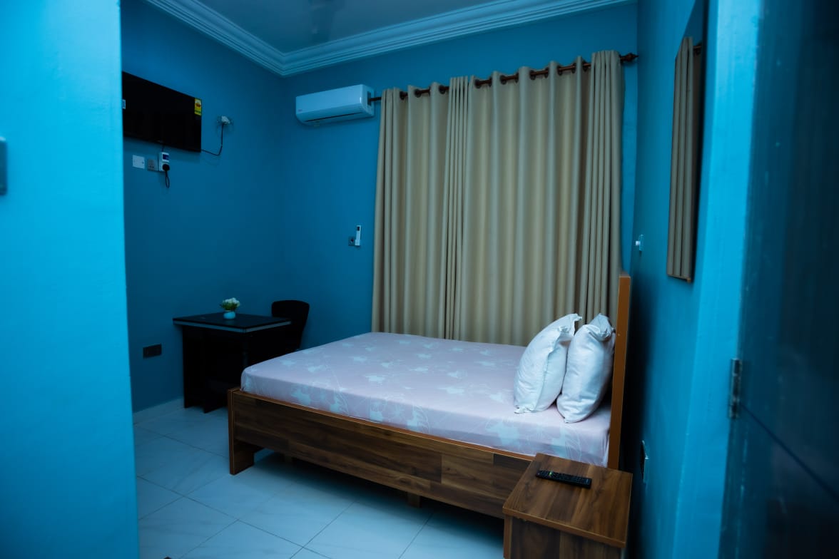 Block D Room with air conditioning, TV and work desk